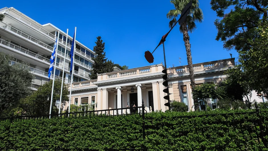 Προσπάθεια αποσταθεροποίησης από ισχυρά συμφέροντα «βλέπει» το Μαξίμου