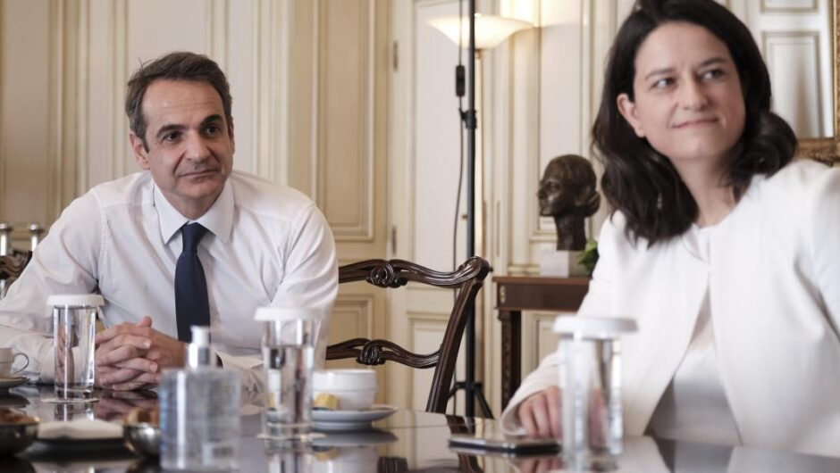 Σκάνδαλο Ασημακοπούλου / Γιατί η κυβέρνηση καλύπτει μέχρι τέλους την Κεραμέως – Οι αστείες δικαιολογίες