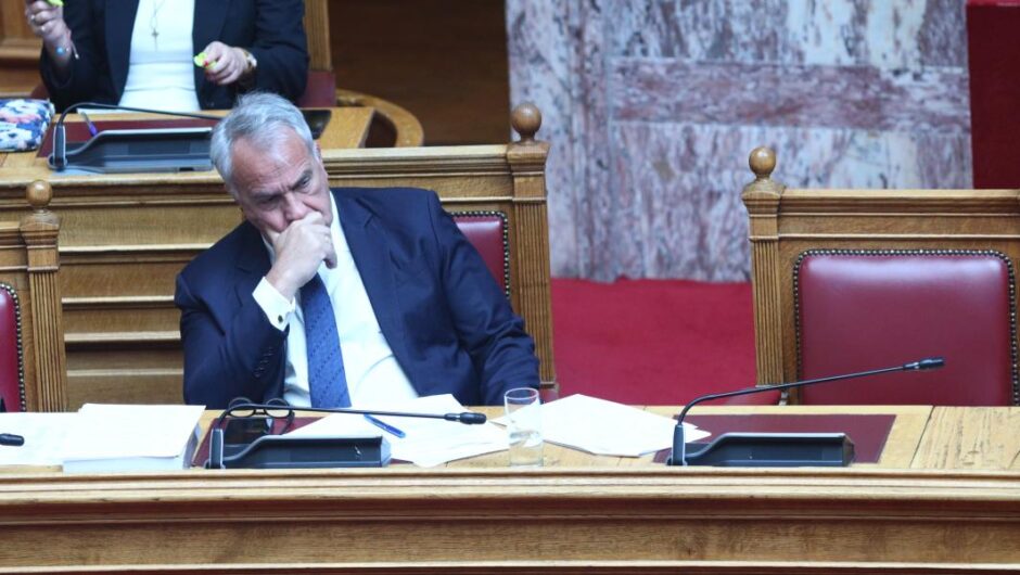 Βουλή – Τέμπη / Οργή αντιπολίτευσης και συγγενών θυμάτων για την απουσία Μητσοτάκη – «Αποδεικτικό ενοχής»
