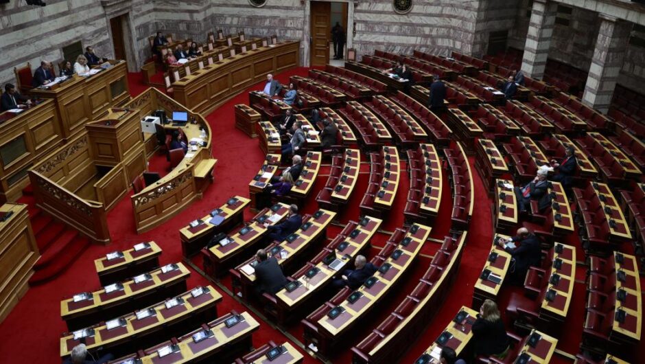 Εξεταστική για Τέμπη / Έριξαν «τσιμέντο» και στις ευθύνες του Καραμανλή – Η ΝΔ υπερψήφισε το πόρισμά της