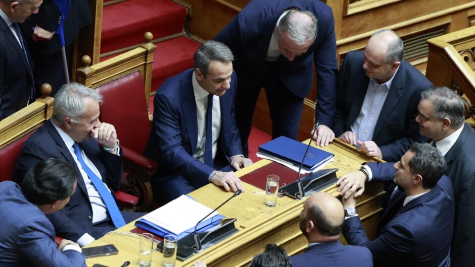 Ευρωεκλογές 2024 / Σε ελεύθερη πτώση τα ποσοστά της ΝΔ – Τι δείχνουν οι κυλιόμενες δημοσκοπήσεις