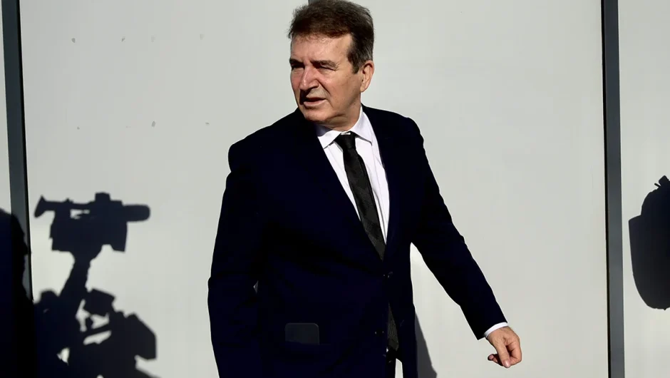 Γαλάζια γκρίνια για τον Χρυσοχοίδη