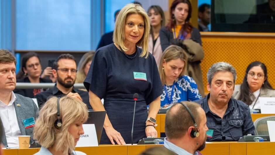 Τέμπη: Έρευνα από την Κομισιόν ζητά η Καρυστιανού