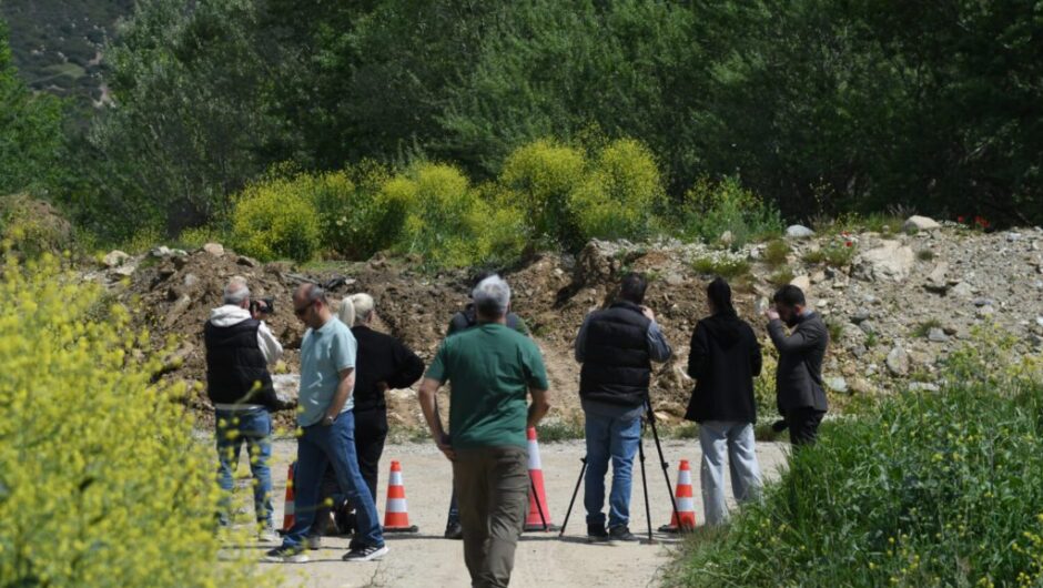 Έγκλημα Τέμπη: Πραγματογνώμονες στο χώρο με το αποσπασμένο χώμα – «Έπρεπε να έχουμε έρθει νωρίτερα εδώ» (Video)