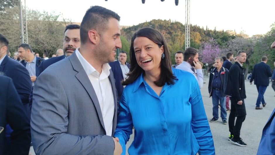 Διαδοχικές επαφές Θ. Μπίζιου με κυβερνητικά -κομματικά στελέχη στο συνέδριο της ΝΔ