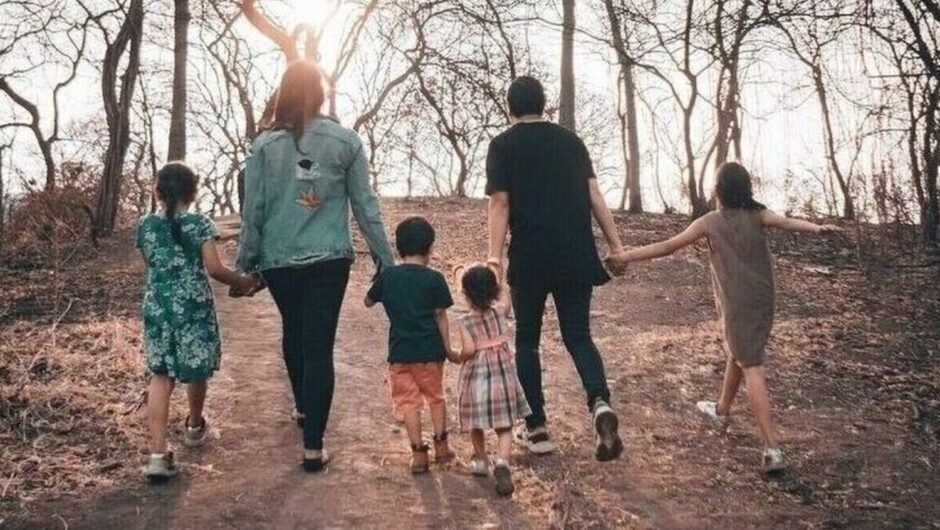 Reuters: Η χαμένη μάχη της Ελλάδας με την υπογεννητικότητα – «Αν έχεις οικογένεια είσαι ήρωας»