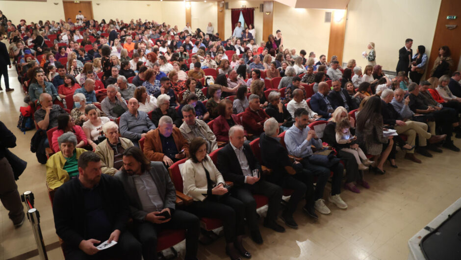 Κατάμεστο το ΔΩΛ για την παράσταση «Η κυρά μας η μαμή» από το ΕΝΕΕΓΥΛ