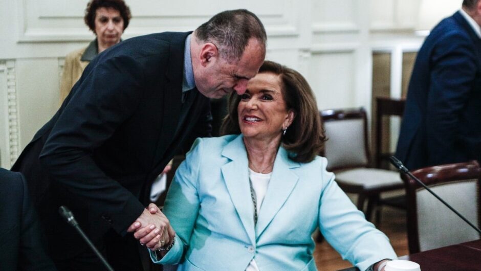 Ο Γεραπετρίτης «αδειάζει» στη Βουλή τη Ντόρα Μπακογιάννη για το Κόσοβο