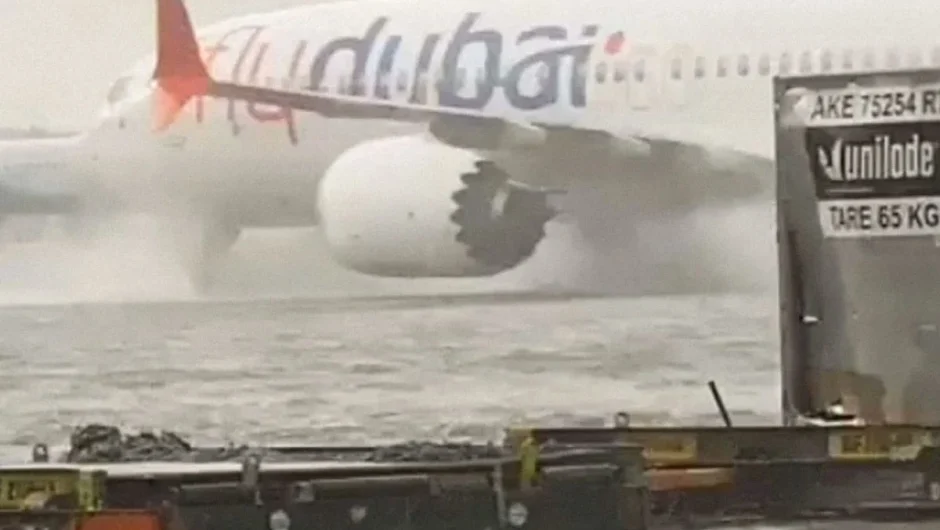 «Πνίγηκε» το Ντουμπάι: Πλημμύρισε το Dubai mall, «βούλιαξαν» αεροπλάνα και ΙΧ – Απίστευτα βίντεο