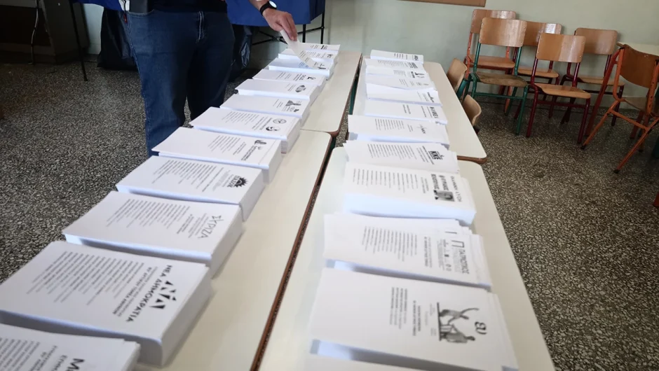Δημοσκόπηση MRB: Τριάδα έκπληξη στη δημοτικότητα των αρχηγών – Προς τα πού χάνουν ψηφοφόρους ΝΔ, ΣΥΡΙΖΑ και ΠΑΣΟΚ