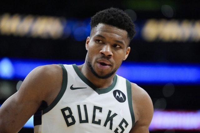 Μπακς – Νικς 109-122: Τέταρτη σερί ήττα για το Μιλγουόκι, τραυματίστηκε και αποχώρησε ο Μίντλετον