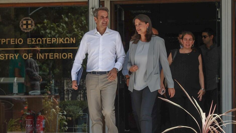 Διάρρηξη στο ΥΠΕΣ / Οι φωτογραφίες που διαψεύδουν τη Νίκη Κεραμέως και τα ερωτήματα