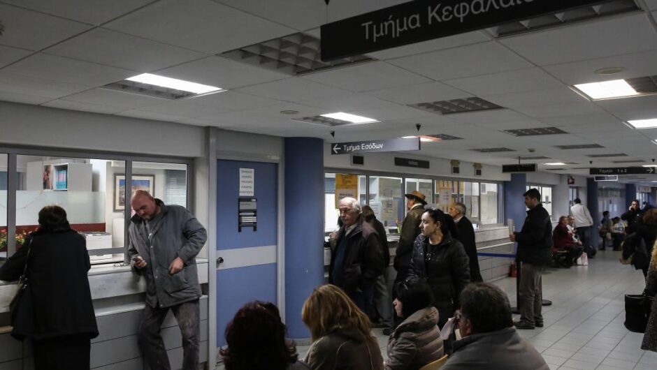 ΑΑΔΕ / Η κυβέρνηση κυνηγάει τους μικρομεσαίους – Τα ραβασάκια χιλιάδων ευρώ
