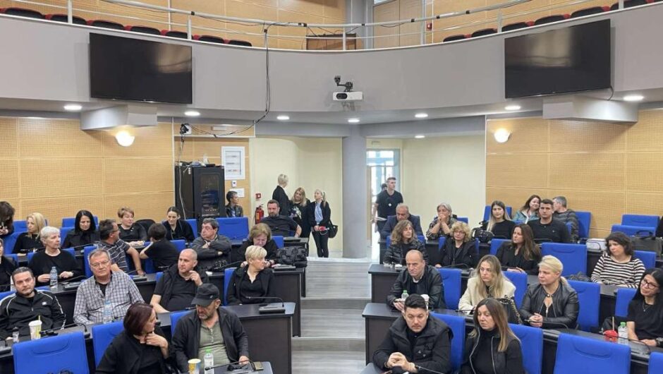 Τέμπη – Συγγενείς θυμάτων / Ζητούν παραίτηση Φλωρίδη και καταθέτουν μηνύσεις – «Με ποιους επικοινωνούσε ο Μητσοτάκης;»