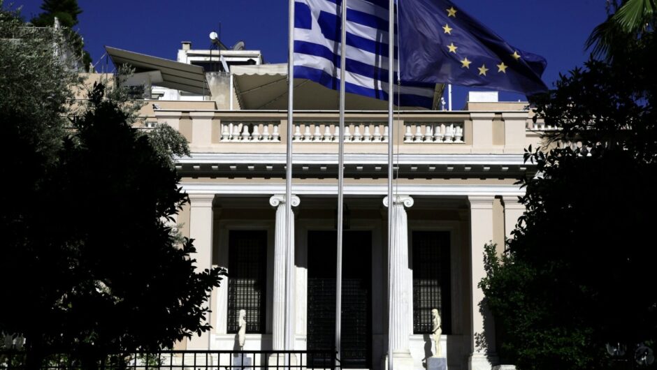 Δημοσκόπηση: Οι «κόκκινες κάρτες» των πολιτών απέναντι στην κυβέρνηση – Αυξάνεται η δυσαρέσκεια