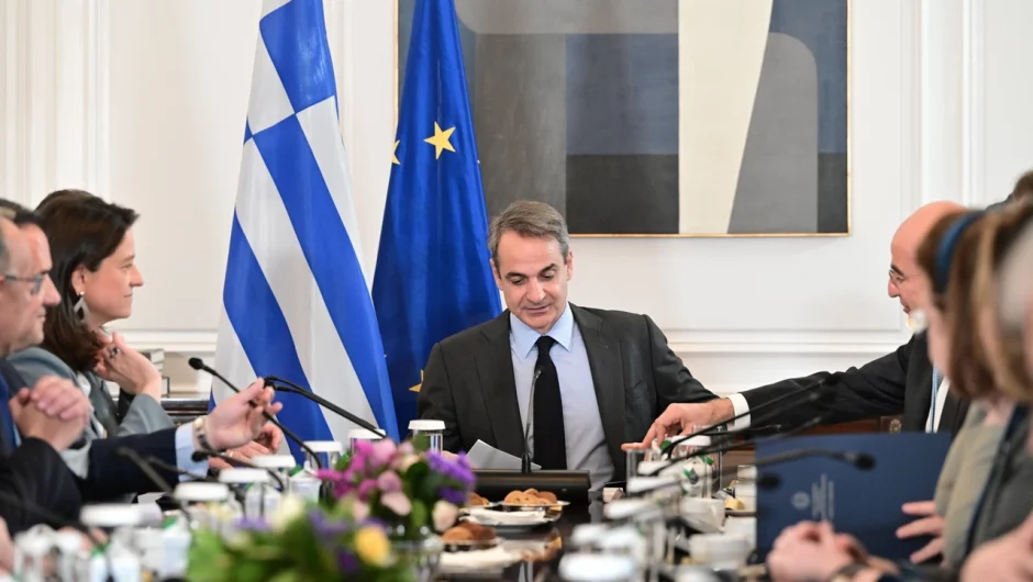 Συνεδριάζει το υπουργικό με θέματα αιχμής στην ατζέντα – Στο επίκεντρο μπόνους παραγωγικότητας στο Δημόσιο και επιτάχυνση της Δικαιοσύνης