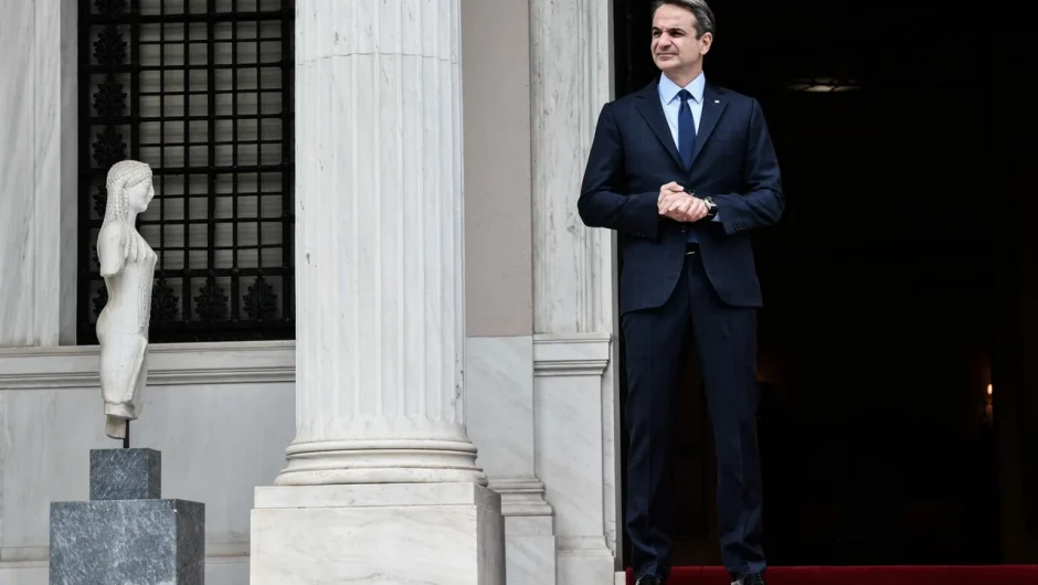 Αλλάζει η ανθρωπογεωγραφία στο Μέγαρο Μαξίμου – Πώς θα αντικατασταθούν οι Παπασταύρου και Μπρατάκος