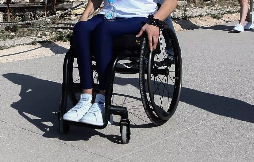 Μισθό έως και 1.200 ευρώ για όσους ενταχθούν στο πρόγραμμα «Προσωπικός Βοηθός για ΑμεΑ» 