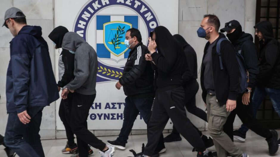 Ελληνικό ποδόσφαιρο / Η κερκίδα, ο υπόκοσμος και η μάχη για την εξουσία