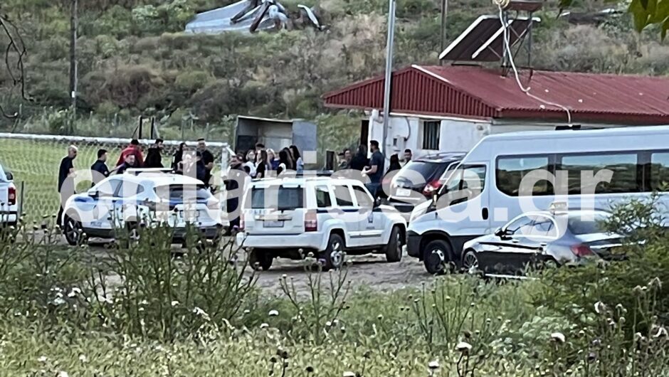Χαμός σε ποδοσφαιρικό αγώνα τοπικού πρωταθλήματος στη Λάρισα – Πέταξαν κάτω το διαιτητή και άρχισαν να τον χτυπούν! (φωτό)