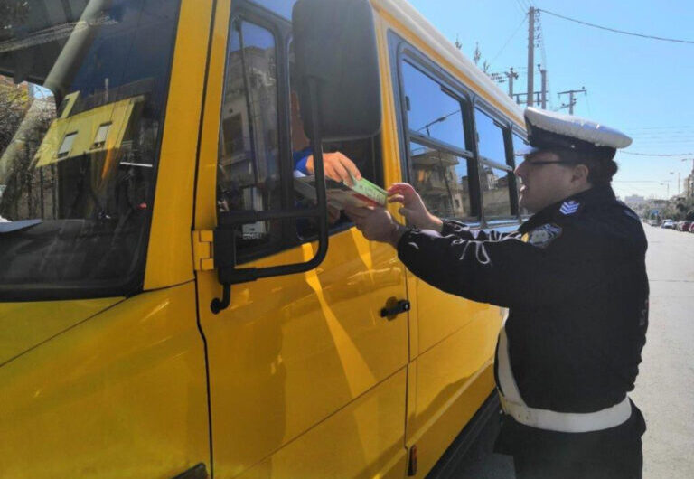 Ξέχασαν αγοράκι 4,5 ετών για έξι ώρες μέσα στο σχολικό – Καταγγελία σε βάρος του οδηγού και της συνοδού