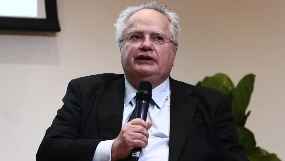 Νίκος Κοτζιάς: Απουσία