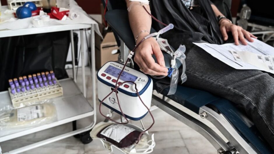 Ζήλεψε τον «Δράκουλα» ο Αδωνης και ιδιωτικοποιεί το αίμα – Διαφωνεί η Κομισιόν – Θέμα ασφάλειας θέτουν οι ειδικοί επιστήμονες