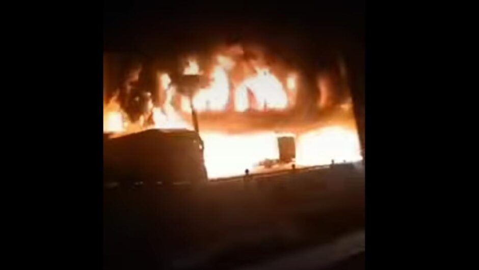 Λαμία – Δηλητηρίαση μαθητών / Βίντεο από τη φωτιά στο εργοστάσιο «Γιαννίτση» με τα σχολικά γεύματα