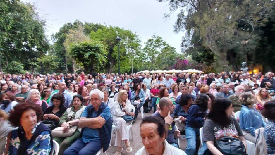 Νίκος Πλακιάς / Η λέξη «Τέμπη» απαγορευμένη για τα κανάλια – Δεν έπαιξαν εκδήλωση με Καρυστιανού, Ασλανίδη