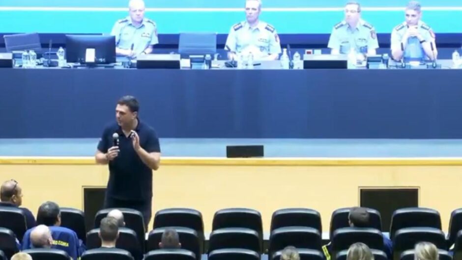 Βασίλης Κικίλιας / Ζητά και τα ρέστα μετά τις προσβολές στους πυροσβέστες – Το βίντεο που τον εκθέτει