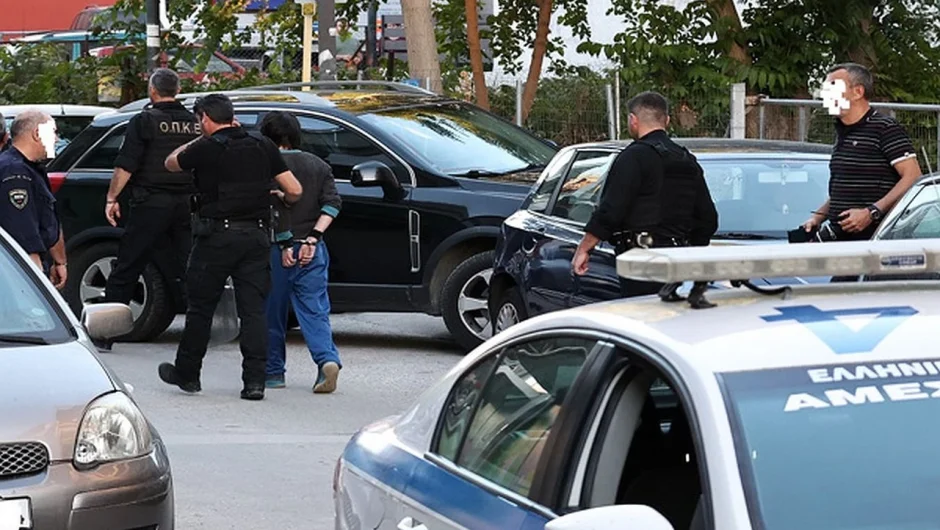 Αιματηρή συμπλοκή σε διαμέρισμα πολυκατοικίας στη Λάρισα – Στο νοσοκομείο δύο άτομα
