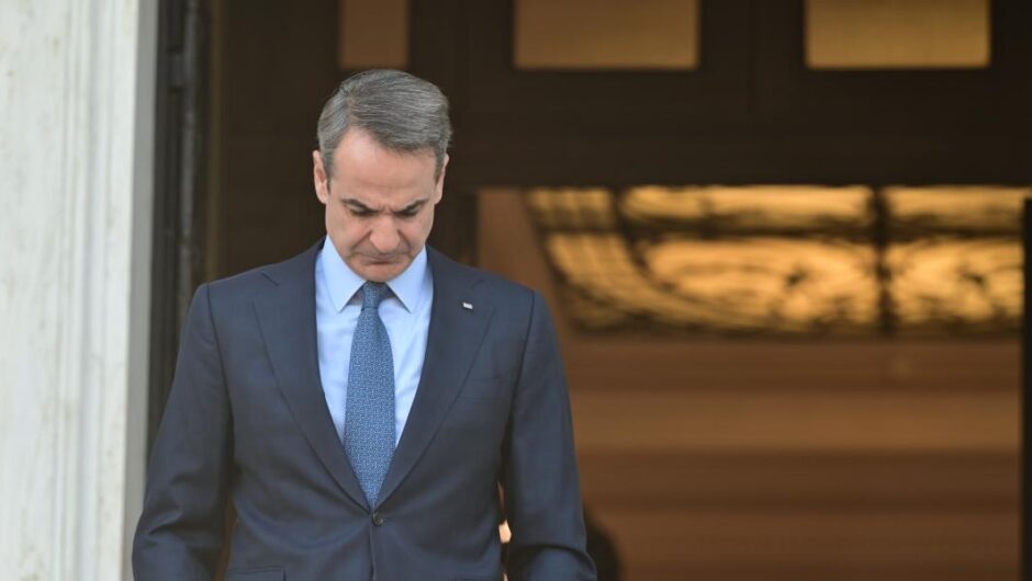 Καρυστιανού σε Μητσοτάκη / Επιστολή με 2 ερωτήματα – «Εάν δεν απαντήσετε,  οφείλετε να υποβάλετε την παραίτησή σας»