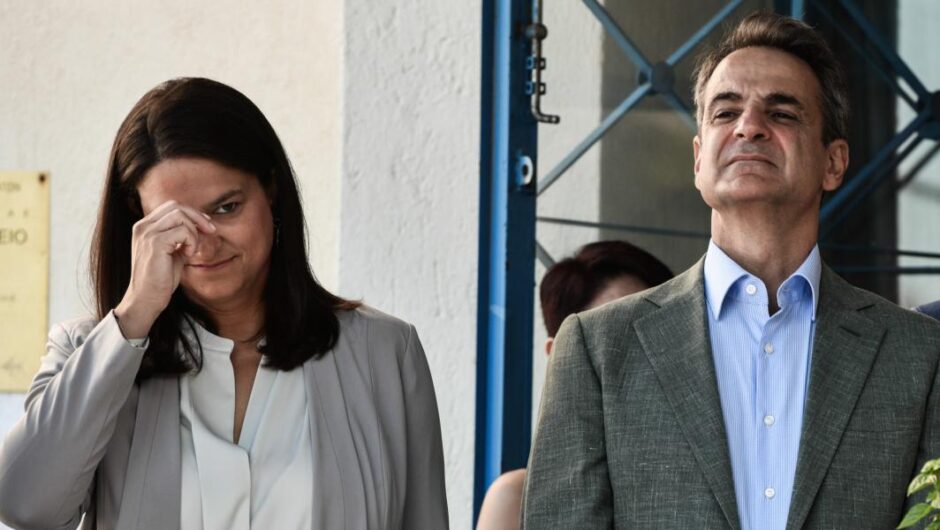 Στον «τάκο» η Κεραμέως από Μενουδάκο, η αντιπολίτευση ζητά να παραιτηθεί και ο Μητσοτάκης να τον καταπιεί η γη