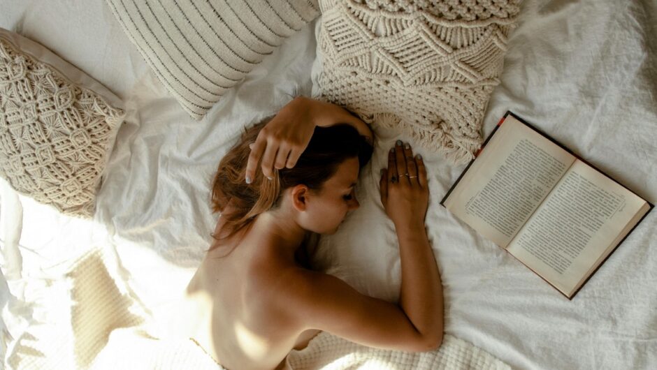 5 καλοί λόγοι για να κοιμάσαι πάντα γυμνή