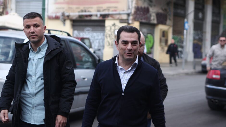 Η ακρίβεια και τα… ανέκδοτα με τις θεωρίες του Κώστα Σκρέκα