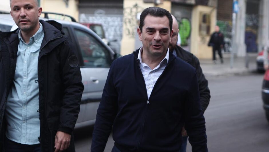 Κώστας Σκρέκας / Η απίστευτη «ανάλυση» για την ακρίβεια – «Ένα βαρύ αρνί είναι πιο ακριβό» (βίντεο)