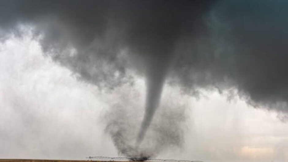 ΗΠΑ / Φονικoί ανεμοστρόβιλοι σάρωσαν 3 πολιτείες – Τουλάχιστον 9 νεκροί