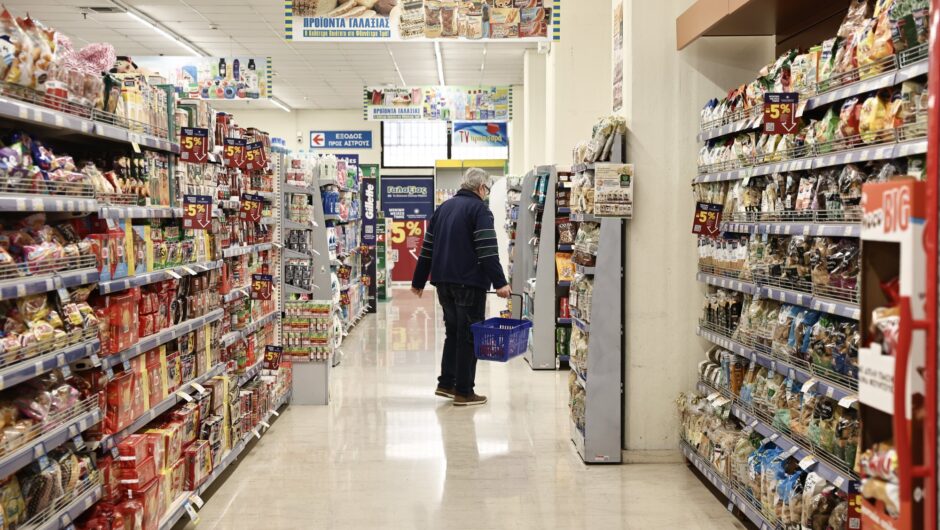 Νέα βουτιά στο πραγματικό εισόδημα – Δύσκολα τα φέρνει βόλτα 1 στα 3 νοικοκυριά