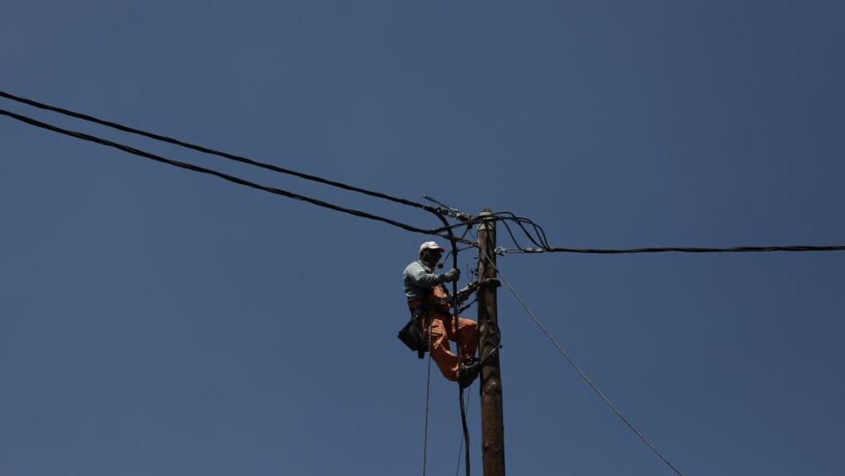 Κυκλάδες / Χιλιάδες οι επισκέπτες, ένας άνθρωπος για να επαναφέρει το ρεύμα