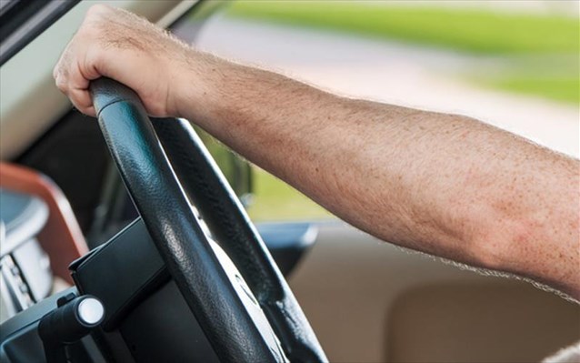 Δίπλωμα οδήγησης: Αλλάζουν όλα για τους 70άρηδες – Θα πιάνουν τιμόνι υπό όρους