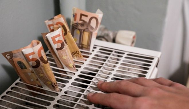 ΕΚΠΟΙΖΩ: Καταγγελίες για υπέρογκες αυξήσεις σε ασφάλιστρα υγείας