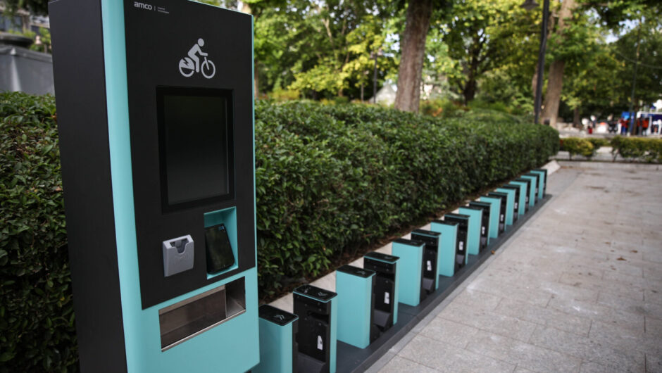 Λάρισα: Τοποθετήθηκε ο πρώτος σταθμός ηλεκτρικών ποδηλάτων (φωτ.)