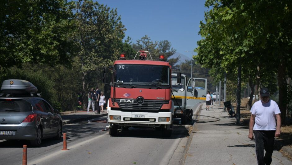 Λάρισα: Με αστικά λεωφορεία η απομάκρυνση των φοιτητών από το πρώην ΤΕΙ – Μαμάκος: «Σε επιφυλακή για το ενδεχόμενο αναζωπύρωσης» (φωτό – βίντεο)