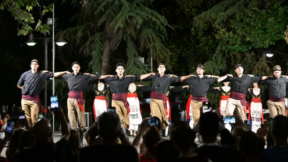 Πολυπολιτισμική πανδαισία στη Λάρισα: Χορευτές από έξι χώρες του κόσμου «ζωντάνεψαν» το κέντρο της πόλης (φωτό – βίντεο)