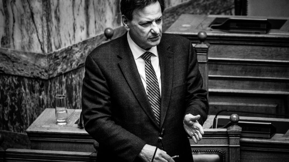 Ηλεκτροπληξία στα νοικοκυριά με το τιμολόγιο Σκυλακάκη – Η κυβέρνηση αφήνει ανενόχλητες τις εταιρείες να κερδοσκοπούν