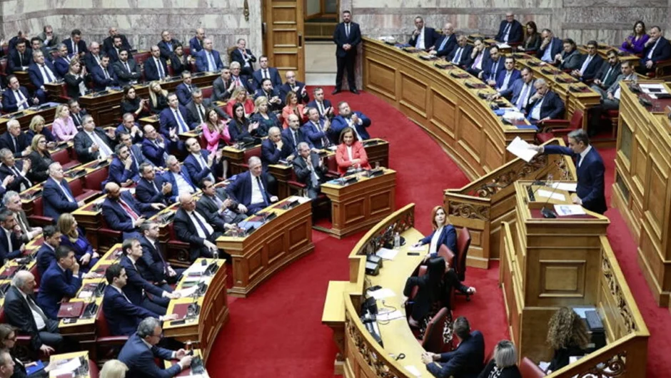 Βουλή: Ψηφίστηκαν το νομοσχέδιο για τα ανασφάλιστα οχήματα και η τροπολογία για τη ΛΑΡΚΟ