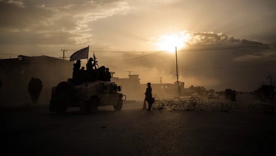 Μεσαίωνας στο Αφγανιστάν: Δημόσια μαστίγωση 60 και πλέον ανθρώπων – Έτσι τιμωρούνται οι κλοπές, η μοιχεία, η κατανάλωση αλκοόλ