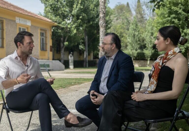 Στέφανος Κασσελάκης : “Ο κόσμος θα χάσει τα σπίτια του σε δύο χρόνια – Προφανώς έκανα λάθη. Έχω μετανιώσει για το γεγονός ότι επέτρεψα σε αυτό το σύστημα να με κυνηγάει και να με κάνει μια καρικατούρα”