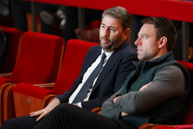 Ο Μητσοτάκης σε δύο στενά, θα τον “σώσουν” ΣΥΡΙΖΑ και ΠΑΣΟΚ;