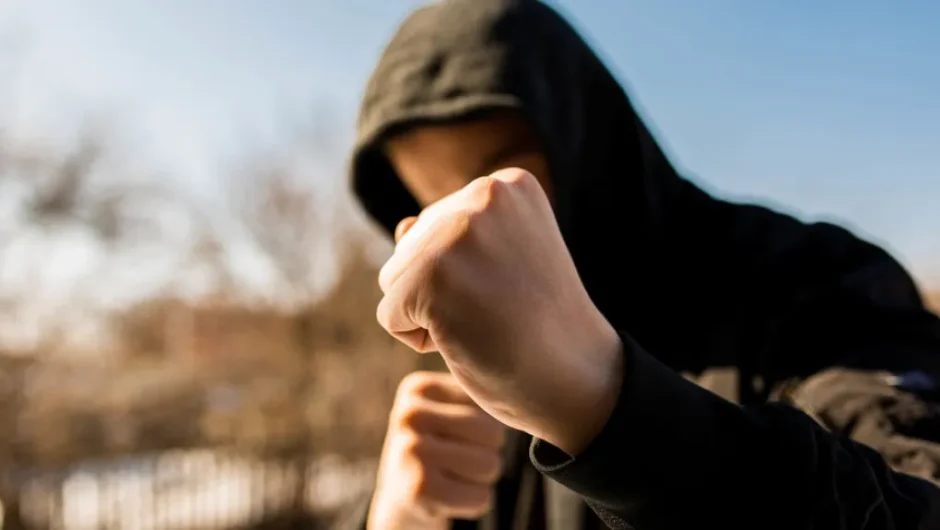 Οπαδική βία μεταξύ ανηλίκων στον Βόλο: 11 προσαγωγές και δύο τραυματίες